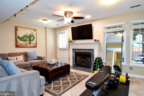 7458 Gadsby Sq, Alexandria VA 22315-5288 exterior