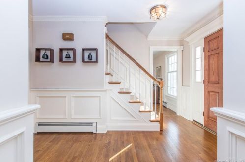 8 Indian Rock Pl, Wilton CT 06897-1540 exterior