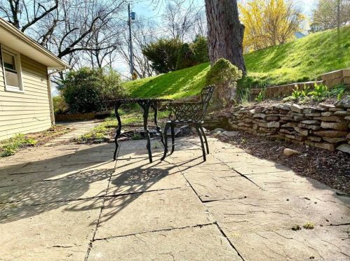 44 Ridgeland Rd, Wallingford CT 06492-2933 exterior