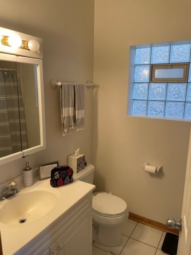 1330 Greenview Ave, Chicago IL 60626-5035 exterior