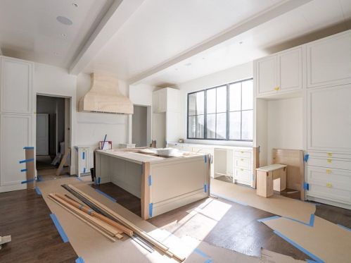 3364 Knollwood Dr, Atlanta GA 30305-1022 exterior