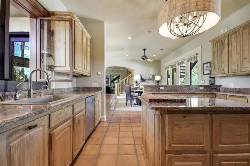 610 Crystal Crk Dr, Austin TX 78746-4728 exterior