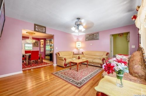 1660 Arkansas Dr, Valley Stream NY 11580-1804 exterior