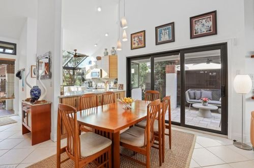 539 Bay Villas Ln, Naples FL 34108-2867 exterior