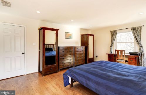 733 Rdg Dr, Mc Lean VA 22101-1620 exterior