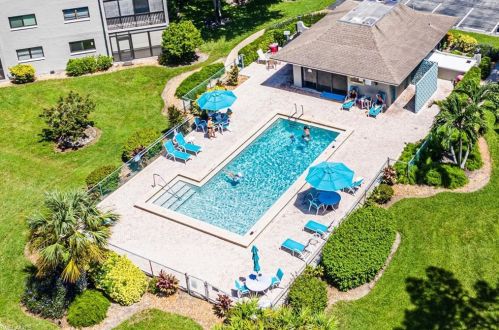 5789 Gage Ln, Naples FL 34113-3548 exterior