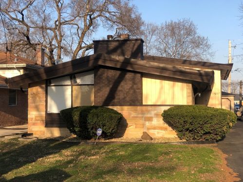 15037 Oak St, Dolton, IL 60419-2640