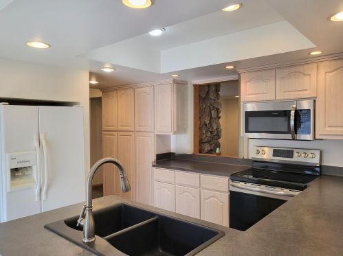 8081 105th St, Milwaukee, WI 53224-2601