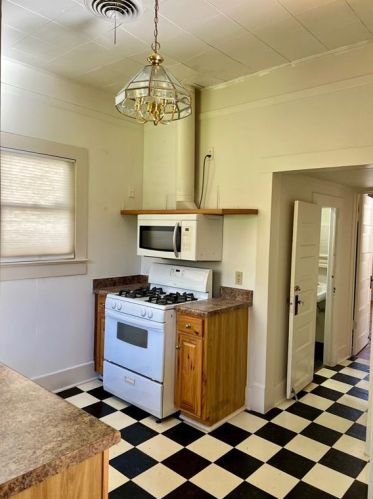 2104 Brooklyn St, Austin TX  78704-4325 exterior