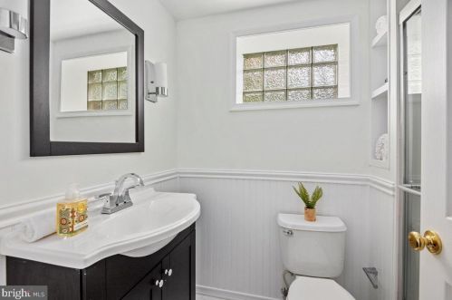 1111 Fallsmead Way, Rockville MD 20854-5549 exterior