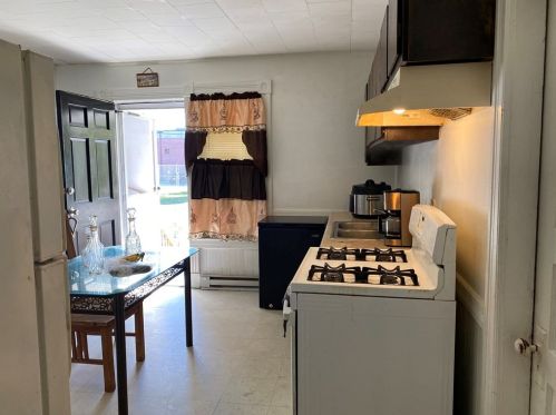 89 Ashley St, Springfield MA 01105-1572 exterior