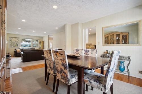 117 Stephenville Pkwy, Edison NJ 08820-2610 exterior