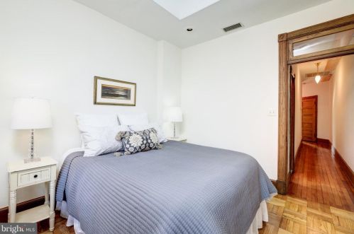 132 12 St, Washington DC 20003-1413 exterior