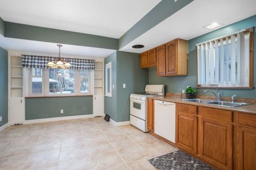 1094 Sanford St, Meskegon MI 49444-1437 exterior