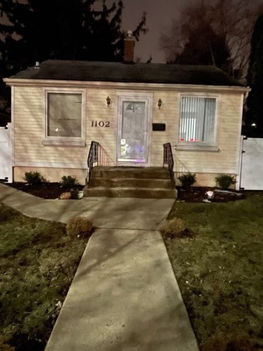 1102 Jefferson St, Joliet, IL 60404-0703