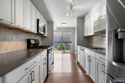 504 Nelson Ct, Edgewater NJ  07020-1634 exterior