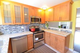 222 91st St, Seattle, WA 98115-2713