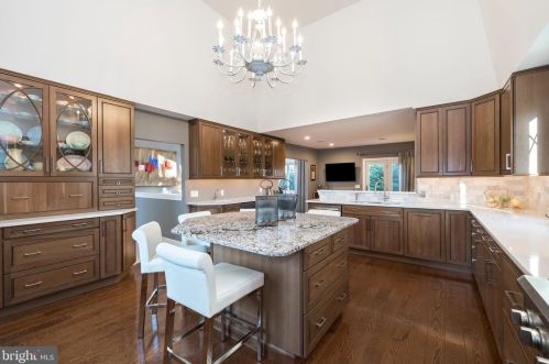 398 Lakeside Rd, Ardmore PA exterior