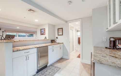 6 Cedar Crest Dr, Huntington Station NY  11746-6652 exterior