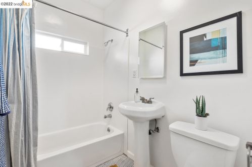 1247 Burnett St, Berkeley CA 94702-2436 exterior