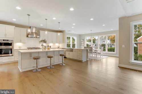 920 Darton Dr, Alexandria VA 22308-2021 exterior