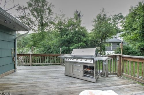 25 Grandview Ln, West Milford Lakes NJ  07480-1424 exterior