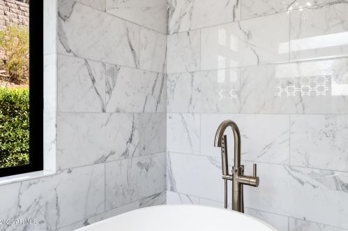 5841 Echo Canyon Cir, Phoenix AZ 85018-1243 exterior