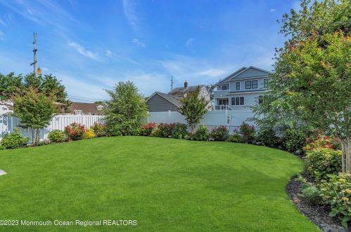 302 Trenton Ave, Point Pleasant Beach NJ 08742-2529 exterior