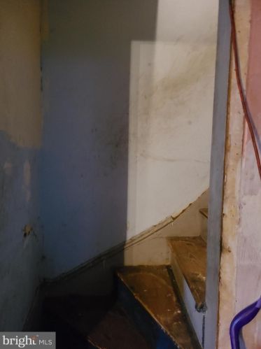 325 Mt Vernon St, Camden NJ 08103-2233 exterior