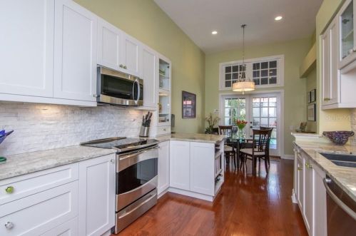 4949 Bayshore Blvd, Tampa FL 33611-3851 exterior