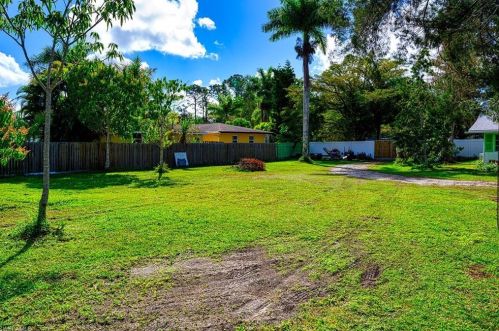 5217 Cypress Ln, Naples FL 34113-7709 exterior