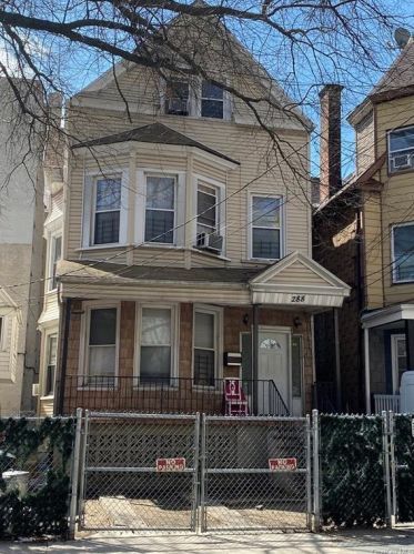 288 201st St, Bronx NY 10458-2204 exterior
