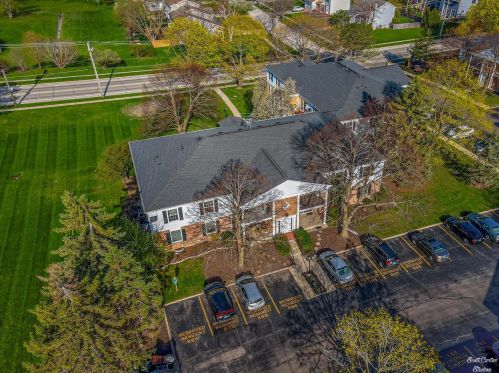 985 Golf Course Rd, Bull Valley IL 60014-8342 exterior