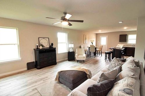 439 1 St, Hempstead TX 77445-7019 exterior