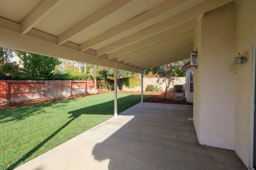 3987 Sterling Oaks Dr, Turlock CA 95382-8802 exterior