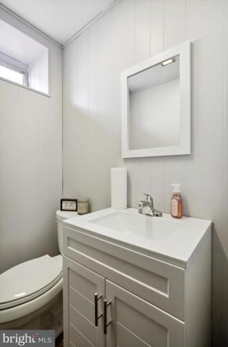 8655 Agusta St, Philadelphia PA 19152-1104 exterior