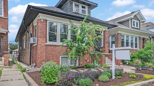 2094 Estes Ave, Chicago, IL 60645-3568