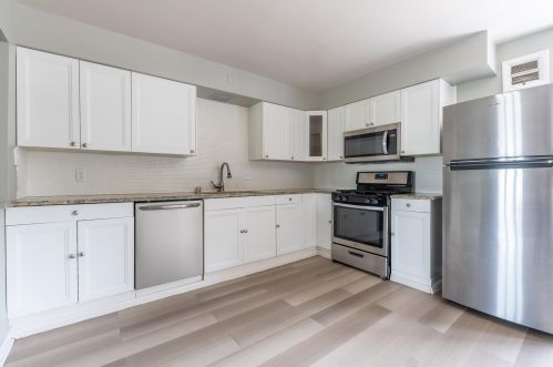 1933 Oklahoma Ave, Milwaukee WI 53207-2953 exterior