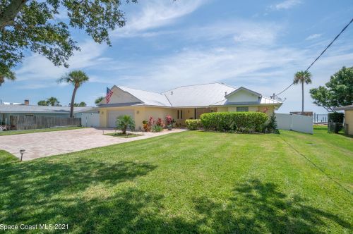 3010 Newfound Harbor Dr, Merritt Island FL 32952-2624 exterior