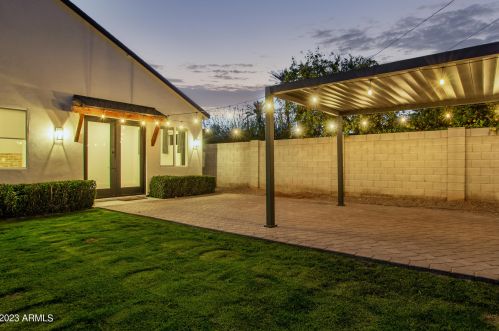 4239 42nd St, Phoenix AZ  85018-4207 exterior