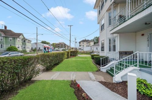 1041 Park Ave, Woonsocket RI 02895-4773 exterior