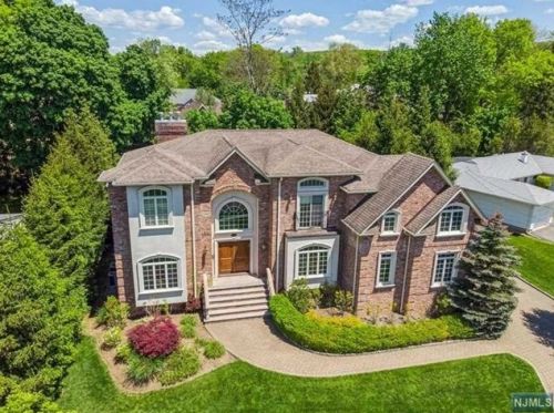 31 Patton Ln, Closter, NJ 07624-2821