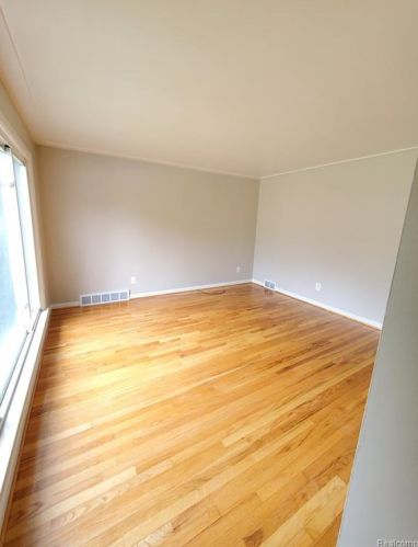 4485 Polk St, Dearborn Heights MI  48125-2937 exterior