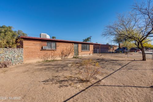 5209 25 St, Tucson AZ 85711-5912 exterior