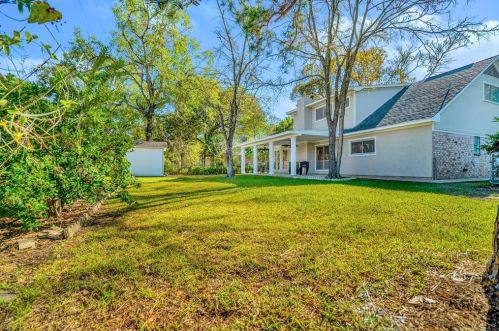 221 Normal Park Dr, Huntsville TX 77320-3438 exterior