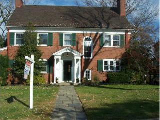 229 Gladstone Rd, Pittsburgh, PA 15217-1181