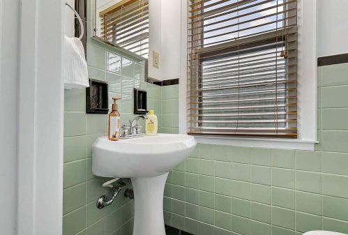 3911 56th St, Milwaukee WI  53220-2632 exterior