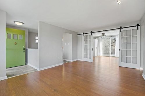 1985 Berkwood Dr, Pittsburgh, PA 15243-1517