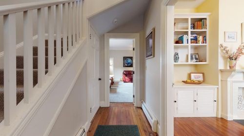 46 Everett St, Middletown, RI 02840-2732