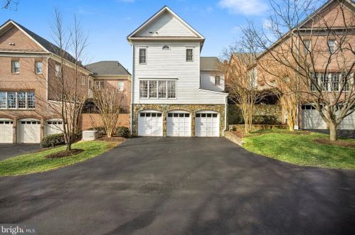 1493 Evans Farm Dr, Mc Lean VA 22101-5656 exterior